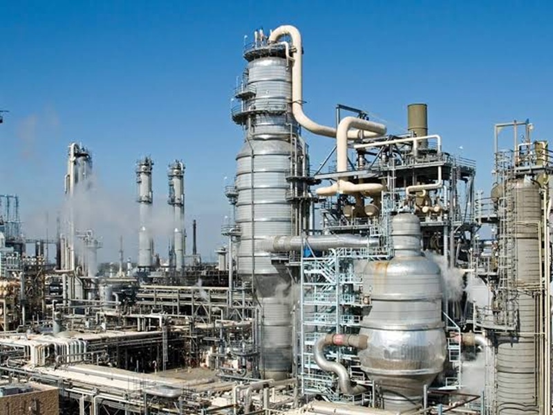 Sýrie: projekt – montáž vakuuově destilačního zařízení